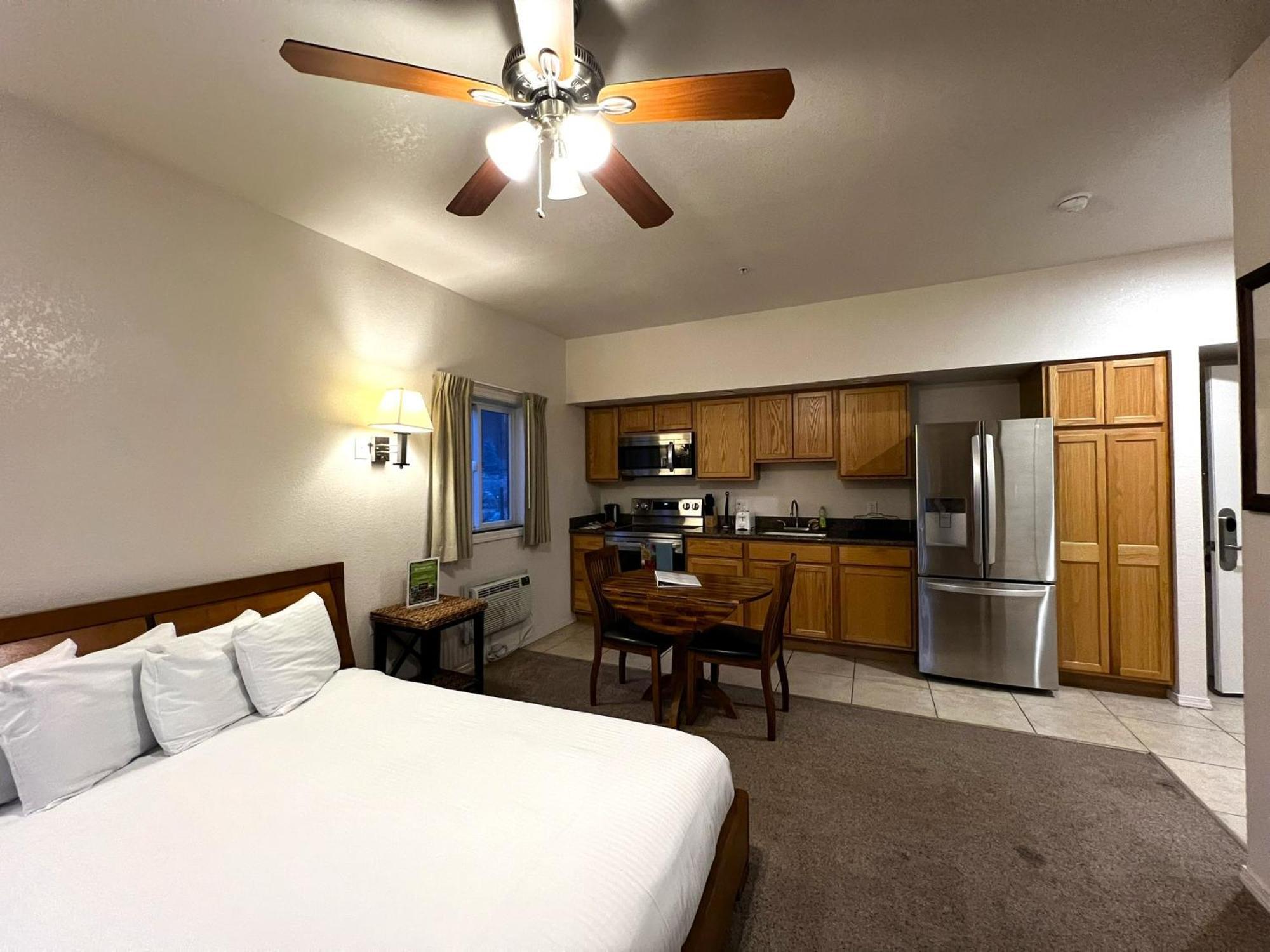 Canyon Plaza Premier Studio And Apartments Tusayan Exterior photo